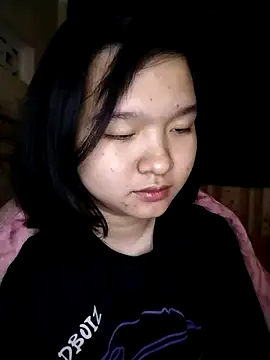 Snapshot of Thomgdee chatting on 02/25/25, 10:26 Thomgdee online show from 02/25/25, 10:26