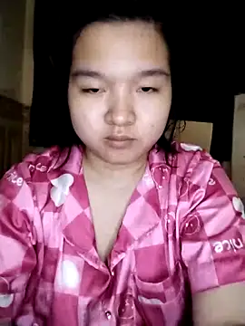 Snapshot of Thomgdee chatting on 03/05/25, 06:33 Thomgdee online show from 03/05/25, 06:33