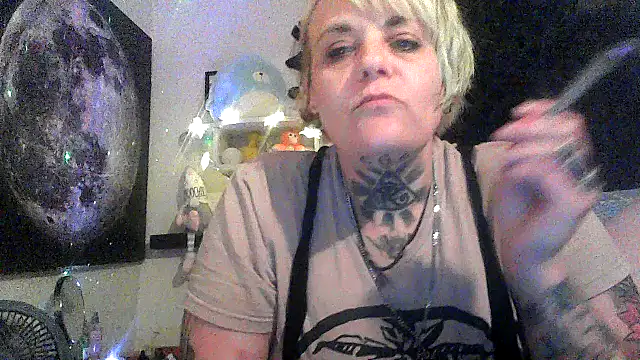 Snapshot of Hunniebunnie78 chatting on 06/15/26, 03:31 Hunniebunnie78 online show from 06/15/26, 03:31