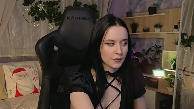 Snapshot of KiraLiLime chatting on 02/12/25, 09:54 KiraLiLime online show from 02/12/25, 09:54