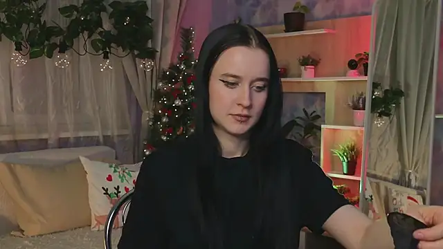 Snapshot of KiraLiLime chatting on 03/07/25, 06:11 KiraLiLime online show from 03/07/25, 06:11