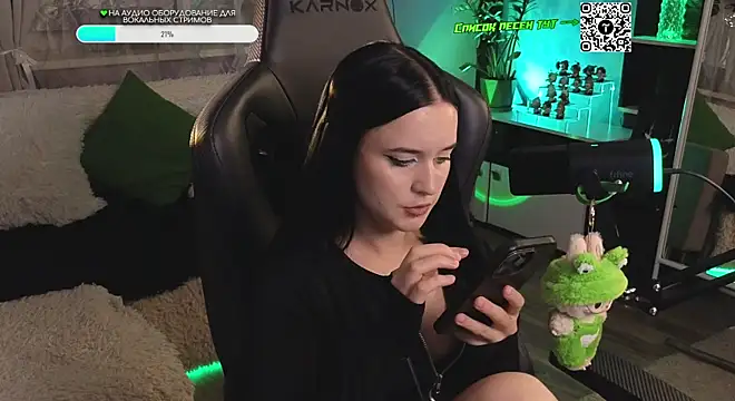 Snapshot of KiraLiLime chatting on 09/30/25, 01:43 KiraLiLime online show from 09/30/25, 01:43