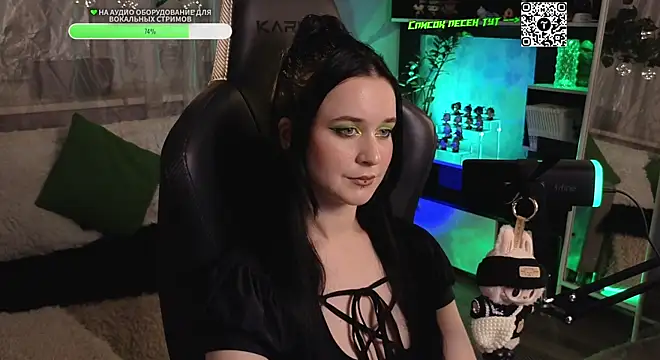 Snapshot of KiraLiLime chatting on 10/22/25, 06:40 KiraLiLime online show from 10/22/25, 06:40
