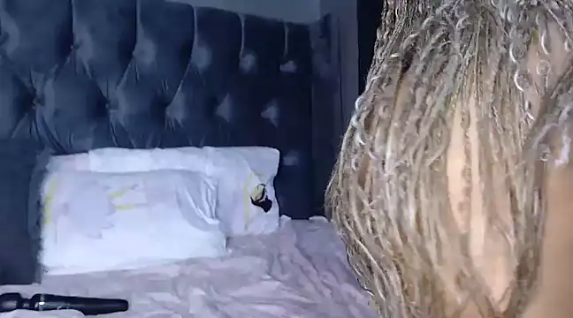 Anaelle24 online show from 12/24/24, 06:11