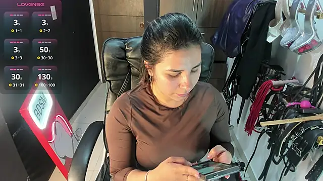 Snapshot of violet_bdsmx chatting on 10/03/25, 11:24 violet bdsmx online show from 10/03/25, 11:24