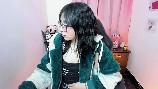 Snapshot of indra_cam chatting on 01/07/25, 04:39 indra cam online show from 01/07/25, 04:39