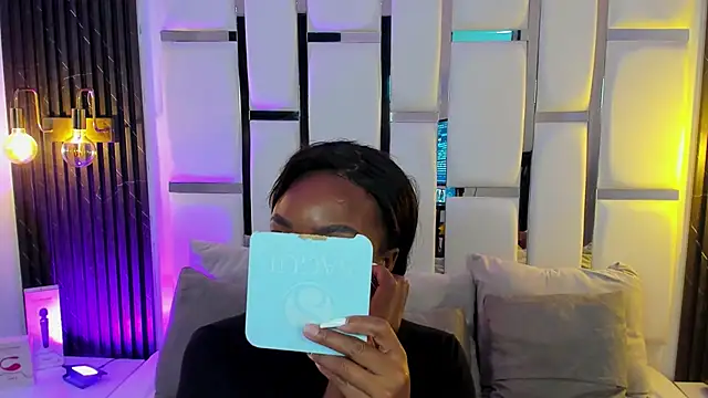 mia schwarz online show from 10/22/25, 10:09