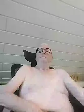 Greyhound70 online show from 10/26/25, 03:51