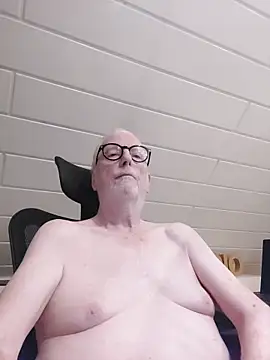 Greyhound70 online show from 11/07/25, 04:51