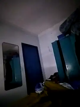 Snapshot of Xtrem3HARDxxx chatting on 12/17/24, 02:44 Xtrem3HARDxxx online show from 12/17/24, 02:44