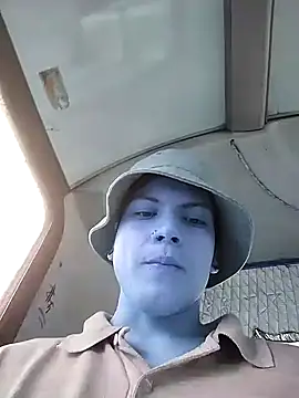 Snapshot of Xtrem3HARDxxx chatting on 12/20/24, 11:43 Xtrem3HARDxxx online show from 12/20/24, 11:43