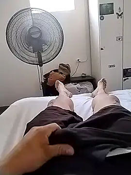 Snapshot of Xtrem3HARDxxx chatting on 12/20/24, 06:13 Xtrem3HARDxxx online show from 12/20/24, 06:13