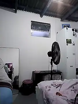 Snapshot of Xtrem3HARDxxx chatting on 01/02/25, 11:27 Xtrem3HARDxxx online show from 01/02/25, 11:27