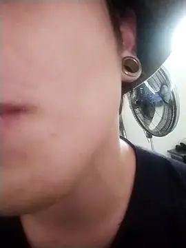 Snapshot of Xtrem3HARDxxx chatting on 01/03/25, 04:27 Xtrem3HARDxxx online show from 01/03/25, 04:27