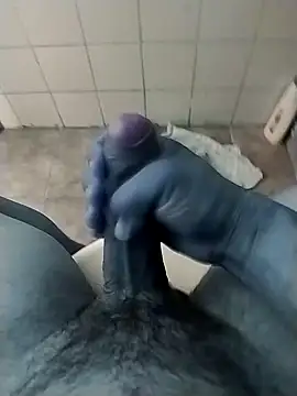 Snapshot of Xtrem3HARDxxx chatting on 01/18/25, 11:33 Xtrem3HARDxxx online show from 01/18/25, 11:33