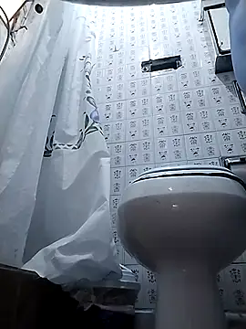 Snapshot of Xtrem3HARDxxx chatting on 03/17/25, 11:21 Xtrem3HARDxxx online show from 03/17/25, 11:21