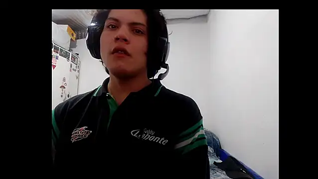 Snapshot of Xtrem3HARDxxx chatting on 09/09/25, 10:04 Xtrem3HARDxxx online show from 09/09/25, 10:04