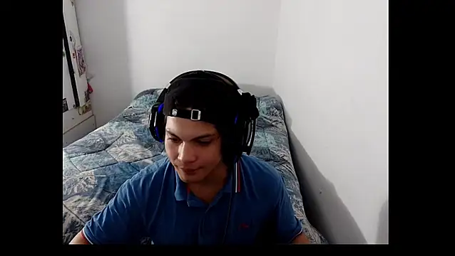 Snapshot of Xtrem3HARDxxx chatting on 11/02/25, 07:44 Xtrem3HARDxxx online show from 11/02/25, 07:44