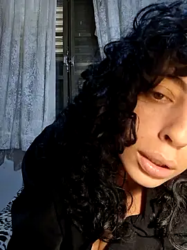 Snapshot of Sweet-diamondxxx chatting on 06/15/26, 02:30 Sweet-diamondxxx online show from 06/15/26, 02:30