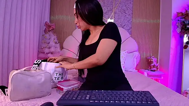 aisha sh online show from 11/25/25, 11:54