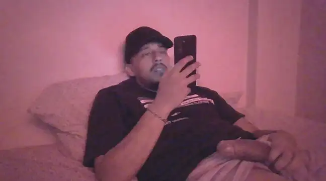 Snapshot of kozzleo chatting on 02/15/25, 04:45 kozzleo online show from 02/15/25, 04:45