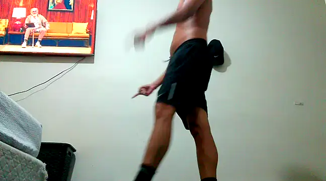 Snapshot of kozzleo chatting on 02/19/25, 10:53 kozzleo online show from 02/19/25, 10:53