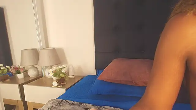 Evelonga 707 online show from 04/10/26, 07:07