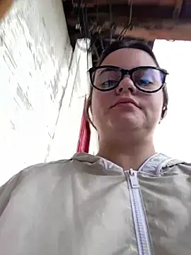 Im Amelia online show from 04/21/26, 12:00