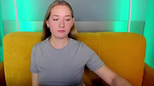 Snapshot of AlinaVice chatting on 09/18/25, 01:40 AlinaVice online show from 09/18/25, 01:40