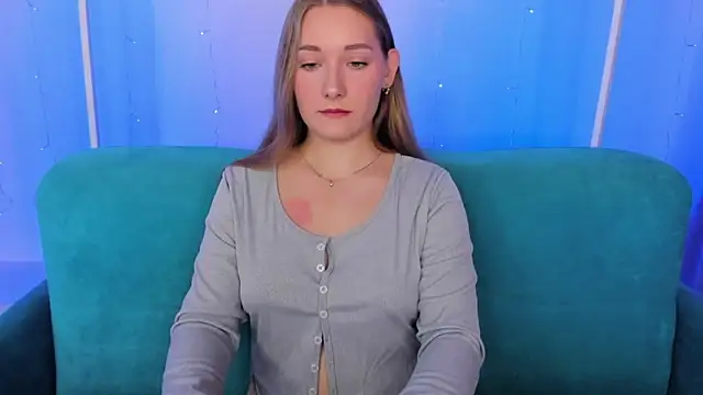 Snapshot of AlinaVice chatting on 09/30/25, 01:21 AlinaVice online show from 09/30/25, 01:21