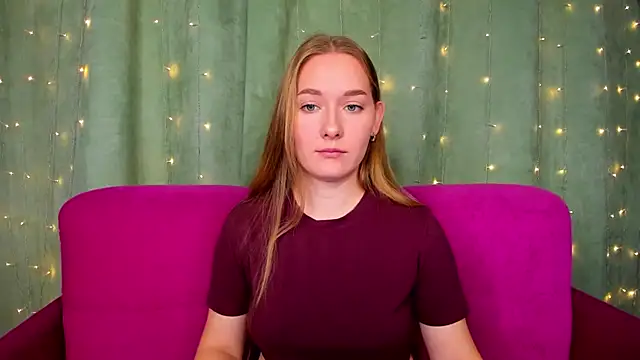 Snapshot of AlinaVice chatting on 10/20/25, 01:17 AlinaVice online show from 10/20/25, 01:17