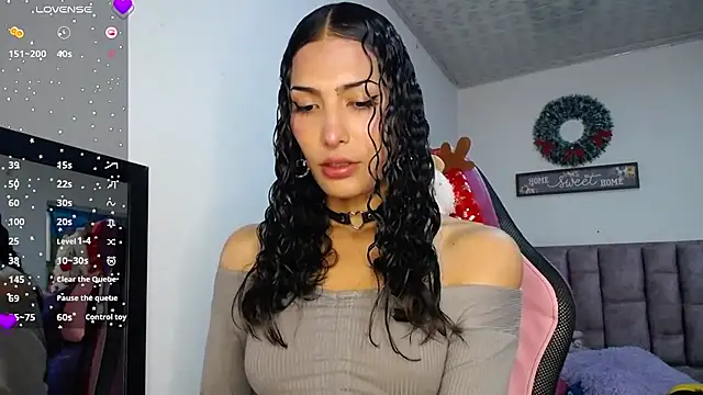 Lanna hott  online show from 12/17/25, 07:20