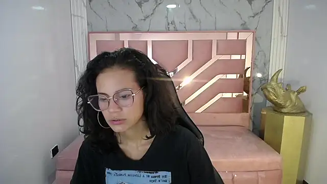 Tyna ch online show from 01/14/25, 04:29
