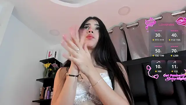 Snapshot of SaraRoy_ chatting on 04/30/26, 10:14 SaraRoy online show from 04/30/26, 10:14
