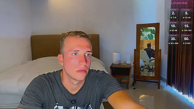 Snapshot of tommy_cumfinger chatting on 10/01/25, 01:44 tommy cumfinger online show from 10/01/25, 01:44