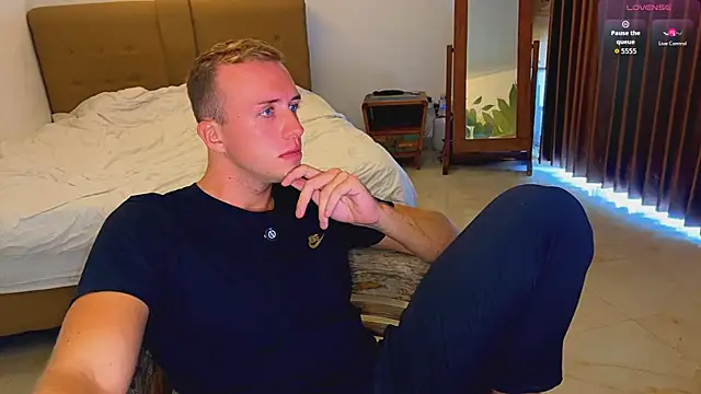 Snapshot of tommy_cumfinger chatting on 06/17/26, 01:41 tommy cumfinger online show from 06/17/26, 01:41
