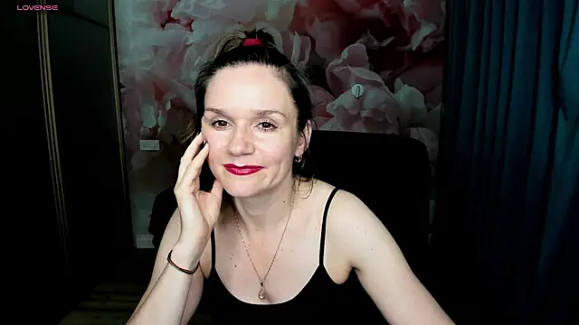 AriaGray online show from 11/25/25, 02:22