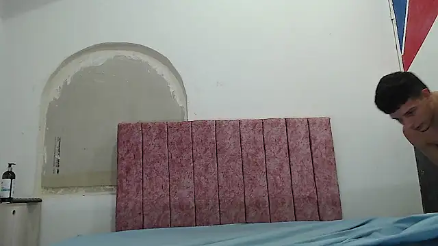 Snapshot of FerneyManti chatting on 02/08/25, 06:44 FerneyManti online show from 02/08/25, 06:44