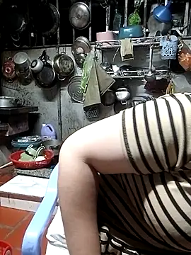 VyOanh2K online show from 12/22/25, 03:20