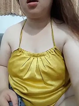 Snapshot of VyOanh2K chatting on 07/18/26, 04:55 VyOanh2K online show from 07/18/26, 04:55