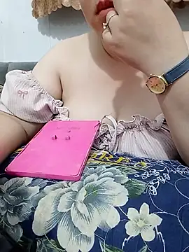 Snapshot of VyOanh2K chatting on 07/20/26, 04:42 VyOanh2K online show from 07/20/26, 04:42