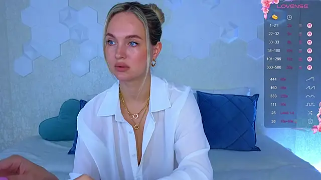Snapshot of Lynna_Sparks chatting on 09/11/25, 03:39 Lynna Sparks online show from 09/11/25, 03:39
