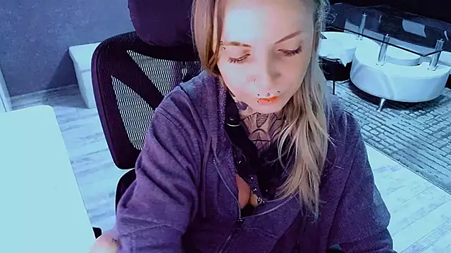 Snapshot of InesGold chatting on 05/16/26, 10:36 InesGold online show from 05/16/26, 10:36