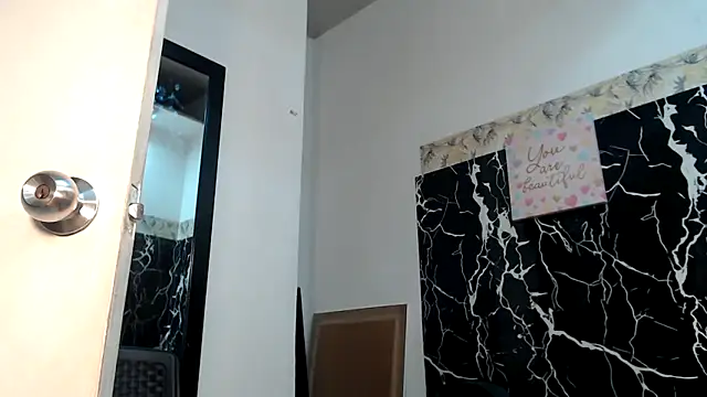 Snapshot of KristalTsXXX chatting on 04/28/26, 02:44 KristalTsXXX online show from 04/28/26, 02:44