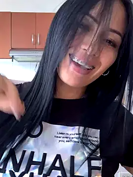 Snapshot of Sara_luna_ chatting on 12/03/24, 08:50 Sara luna online show from 12/03/24, 08:50