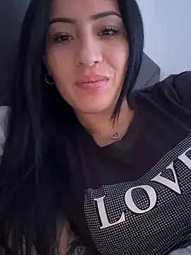 Snapshot of Sara_luna_ chatting on 12/11/24, 05:48 Sara luna online show from 12/11/24, 05:48