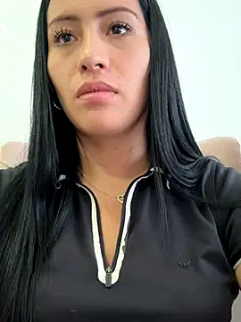 Snapshot of Sara_luna_ chatting on 11/01/25, 05:37 Sara luna online show from 11/01/25, 05:37