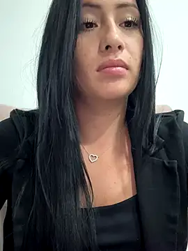 Snapshot of Sara_luna_ chatting on 11/15/25, 01:14 Sara luna online show from 11/15/25, 01:14