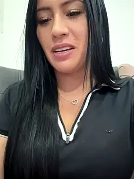 Snapshot of Sara_luna_ chatting on 12/15/25, 12:37 Sara luna online show from 12/15/25, 12:37