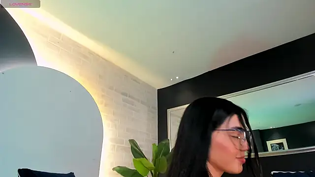 Snapshot of LucianaMillerX chatting on 01/13/25, 11:06 LucianaMillerX online show from 01/13/25, 11:06
